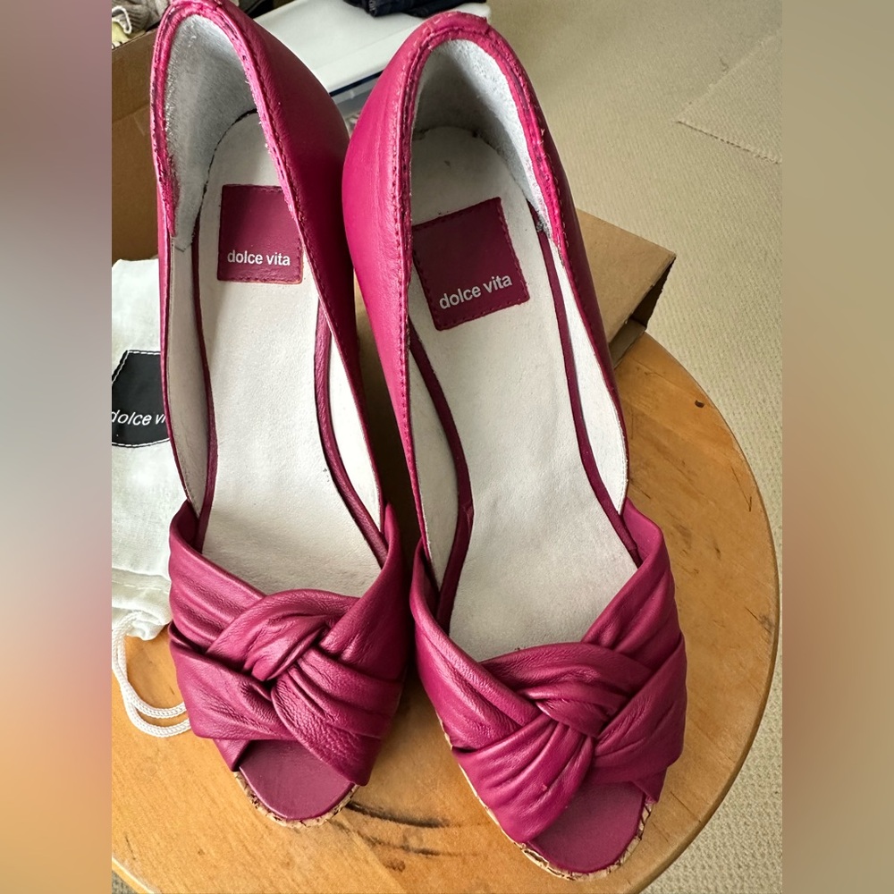 Dolce vita sz 7 cork heel fuschia pink open toe
